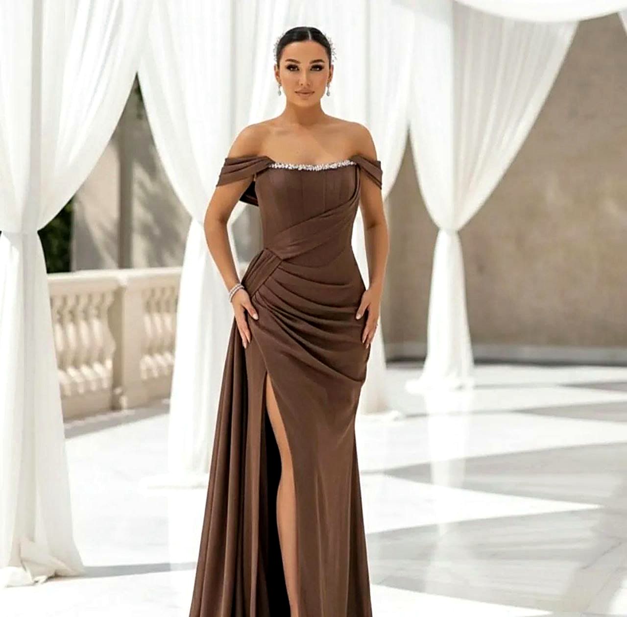 Braunes Satin-Abendkleid
