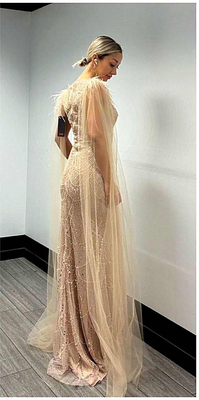 Rückansicht goldenes Abendkleid